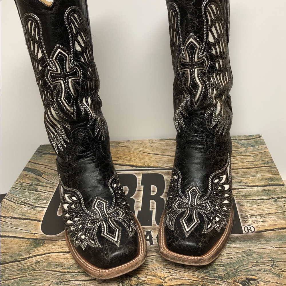 Corral Black-Bone-White Wing & Cross Boots size 8